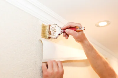 Pose de papier peint à Tavel — revêtements muraux et toiles de verre